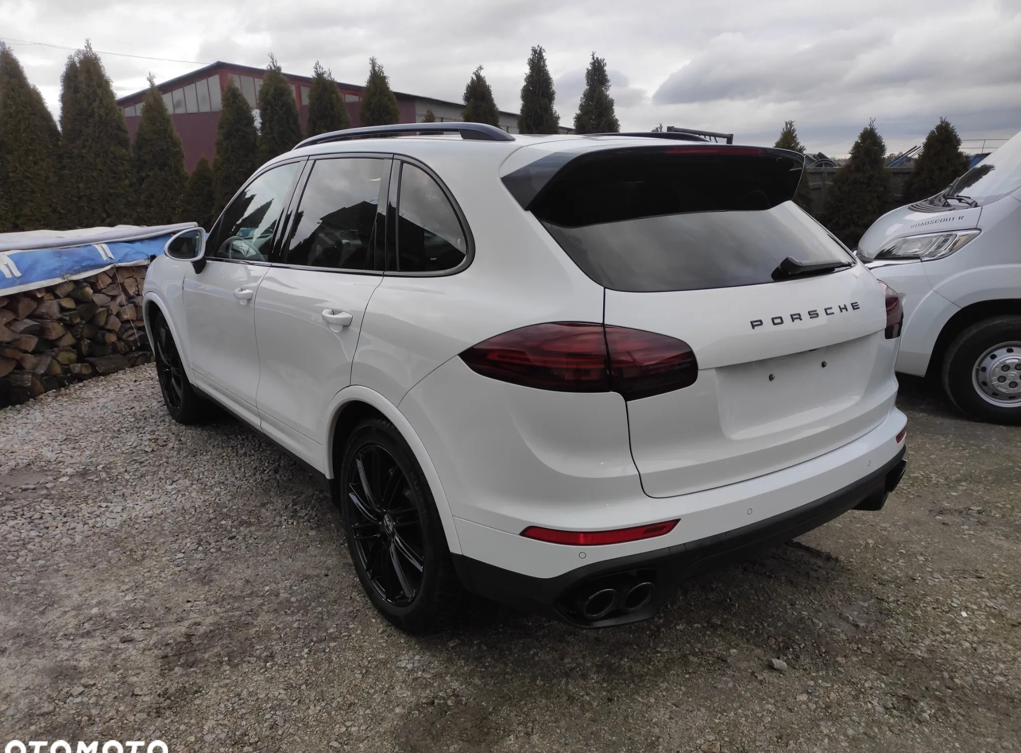 Porsche Cayenne cena 127800 przebieg: 127000, rok produkcji 2017 z Kańczuga małe 232